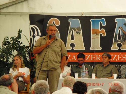 2010.08.07 Konyvbemutato0-044